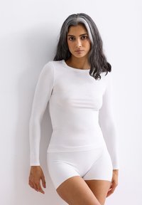 Selected, ecru