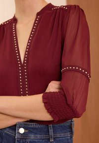 Love & Roses V NECK 3/4 SLEEVE HARDWARE  REGULAR FIT - Bluză - burgundy red