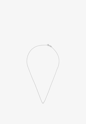 Delicata collana con catena in argento con chiusura a moschettone, esposta su sfondo bianco semplice.