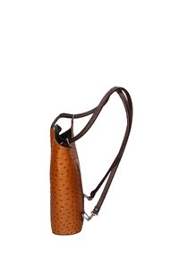 Borsa a tracolla in pelle marrone con motivo a pois in rilievo, dotata di una sola tracolla marrone e un design elegante e allungato per un trasporto facile.