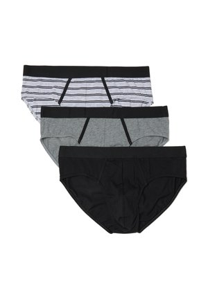 Tre slip da uomo in nero, grigio uniforme e grigio con strisce nere, ciascuno con una cintura nera, impilati su uno sfondo bianco.