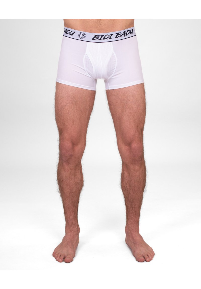 Boxer briefs bianchi realizzati in tessuto morbido, con una vita dotata di logo nero e un design del supporto anteriore. Sono visibili aperture per le gambe senza cuciture.