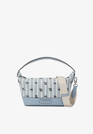 Bolso de mano azul claro con un patrón a rayas que presenta pequeños acentos gráficos en negro, una base plana y una correa de hombro beige desmontable.