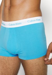 Calvin Klein Underwear LOW RISE TRUNK STRETCH 3 PACK - Cuecas boxer - ocean storm/lime/blue/white