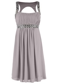 Vestido de gasa gris con pliegues, tirantes embellidos y una cinturilla brillante. Presenta una espalda descubierta y un diseño de falda fluida.