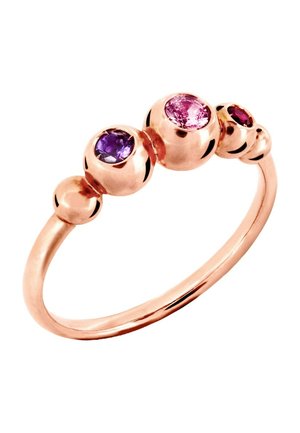 Roségoldring mit fünf runden Perlen, drei besetzt mit violetten, pinken und roten Edelsteinen, auf weißem Hintergrund.