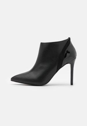 Wallis Højhælede støvletter - black
