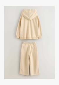 Nem kiválasztott, cream