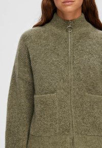 Selected Femme SLFSIA ZIPPER CARDIGAN  - Chaqueta de punto - dusky green