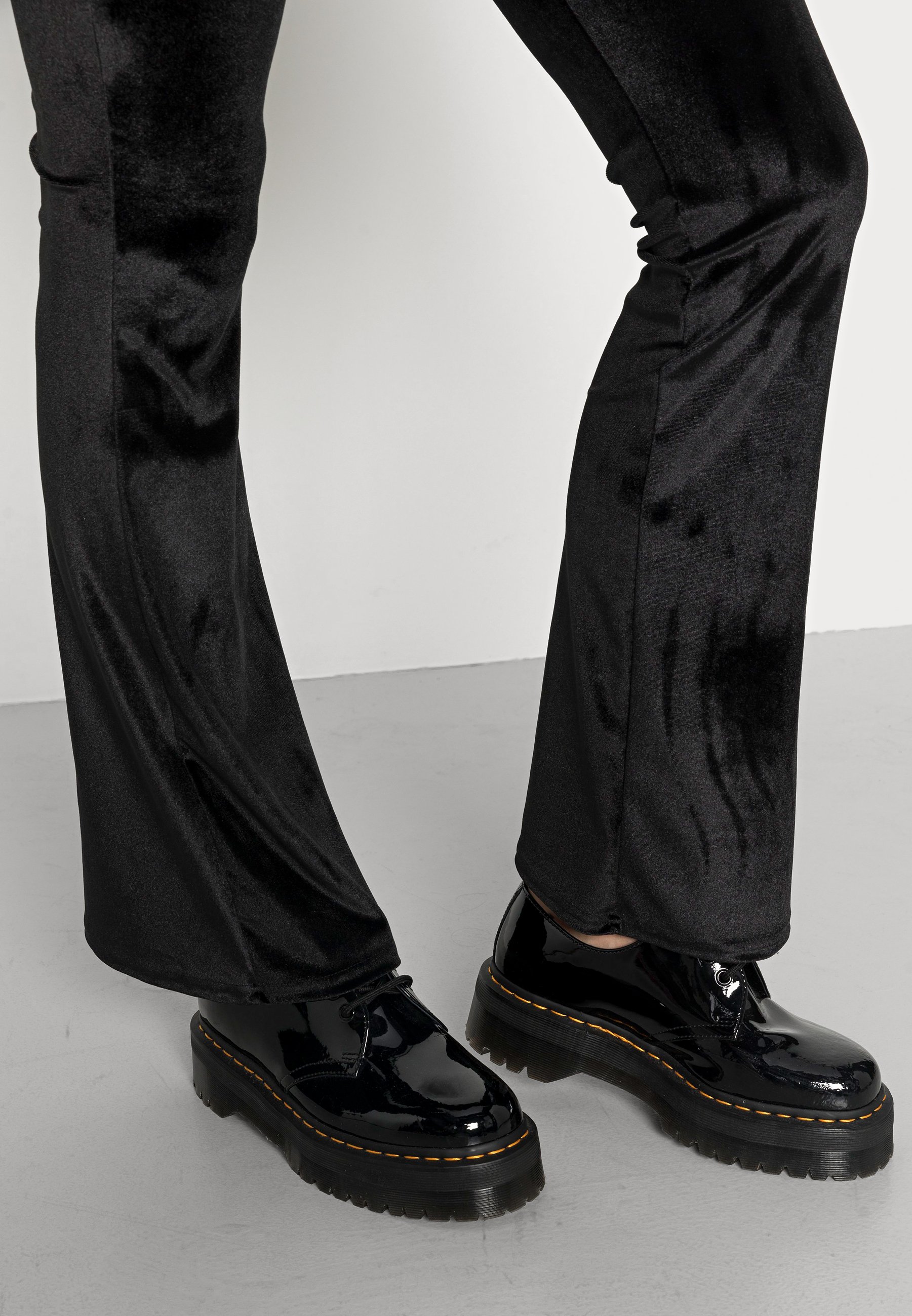 Missguided PLAIN VELVET FLARES 