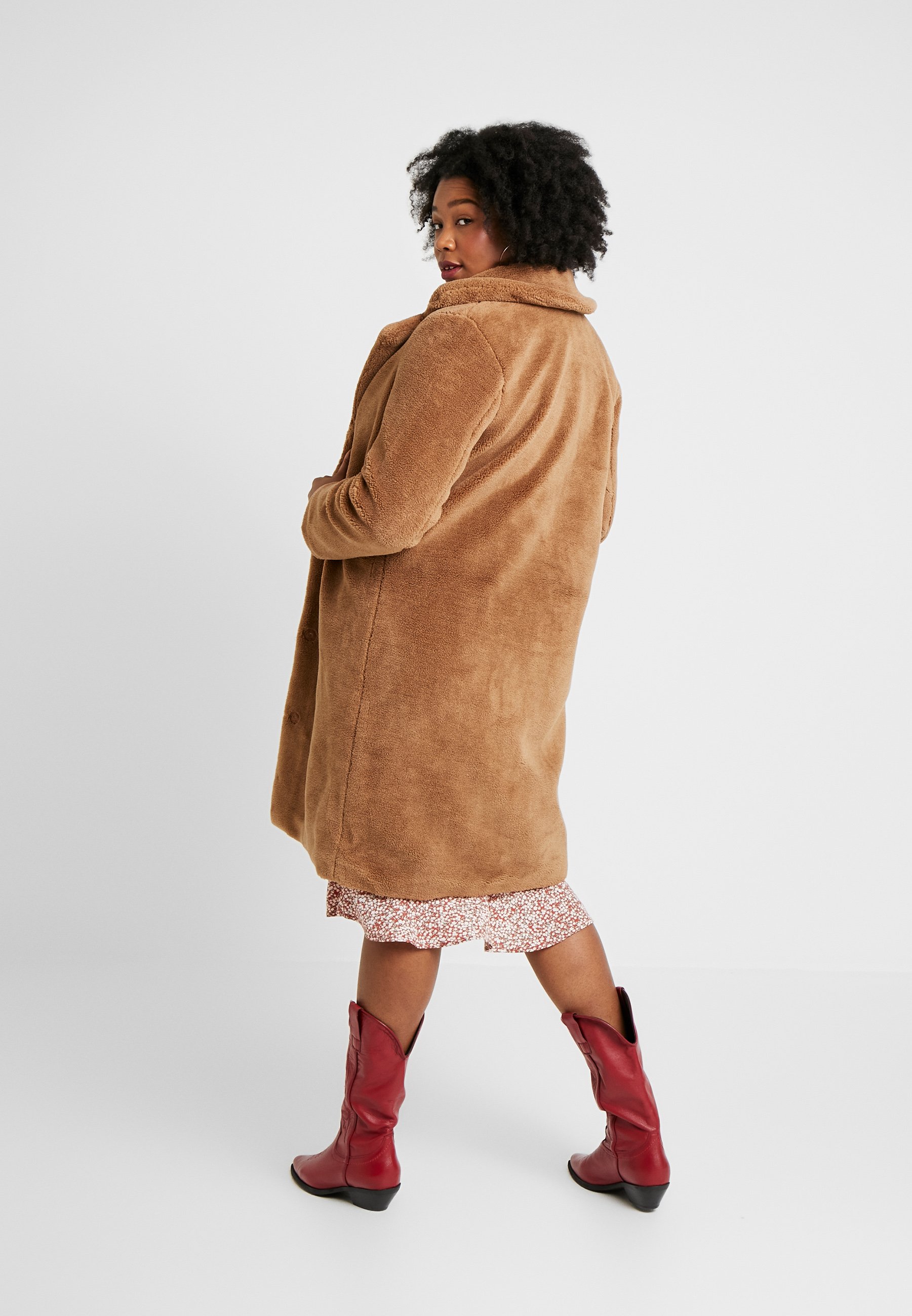 curve teddy coat