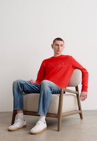 BOSS SALBO - Melegítőfelső - open red