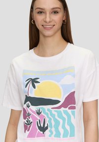 QS - T-shirt z nadrukiem