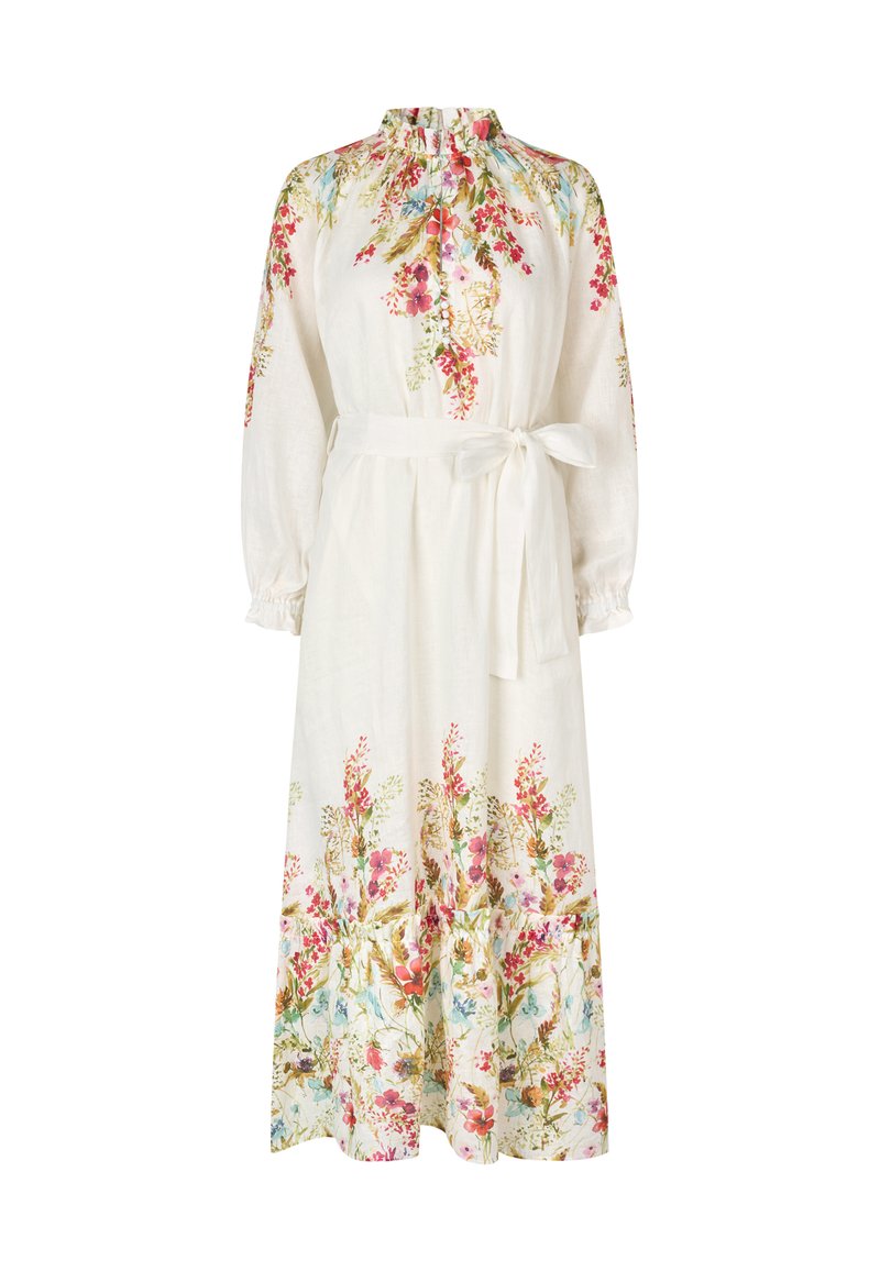 Robe longue en lin de couleur blanc cassé avec un motif floral rose, violet et vert. Elle présente un décolleté froncé et une ceinture à la taille.