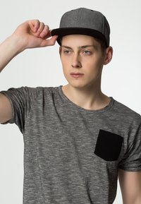 Flexfit Kšiltovka - black/black