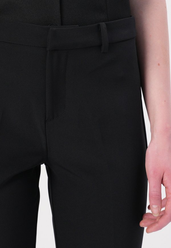 ONLGITTA LIFE CAPRI - Trousers3