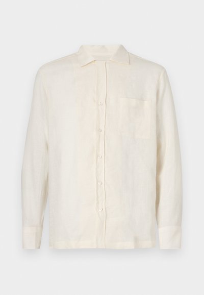 Koszula z lnu w kolorze kremowym z zapięciem na guziki, długimi rękawami i kieszenią na piersi. Posiada klasyczny kołnierz i lekką strukturę.