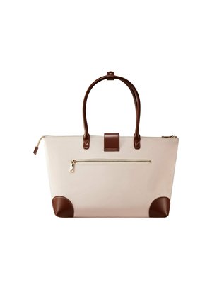 Kremowa torba tote z brązowymi skórzanymi akcentami, z kieszonką na zamek z przodu, dwiema uchwytami i zaokrąglonymi rogami. Gładka tekstura, minimalistyczny design.