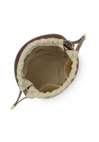 Borsa a secchiello in pelle marrone con fodera in tessuto beige arricciato. Caratterizzata da una texture liscia, dettagli in metallo color oro e un'apertura arricciata.