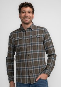 Geruite flanellen shirt in aardetinten bruin en blauw, met een button-down voorkant, twee borstzakken en een gestructureerde stof.