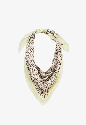 Pañuelo cuadrado de seda con manchas de leopardo marrón y borde amarillo claro, atado con un nudo suelto en la parte superior.