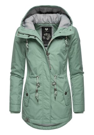 Muntgroene parka met ritssluiting, koord in de taille, twee voorzakken en een opgevouwen capuchon met grijze voering. Zachte textuur en lichtgewicht.