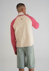 Thumbnail Image 8