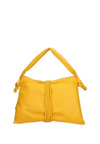 Geel leren handtas met een geknoopte schouderband en geplooide accenten in het midden, met een gladde textuur en rechthoekige vorm.