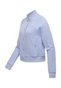 Ljusblå sweatshirtjacka med ribbad krage, knappstängning och två framfickor. Mjuk textur och figurnära design.