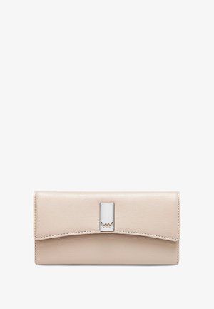 Beige Lederbrieftasche mit glatter Textur, Druckknopfverschluss und silberfarbenen Metallakzenten. Mit genähten Kanten und minimalistischem Design.