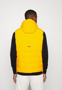 Tommy Hilfiger MEDIA HOODED VEST - Weste - solstice