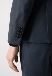 Thumbnail Image 11