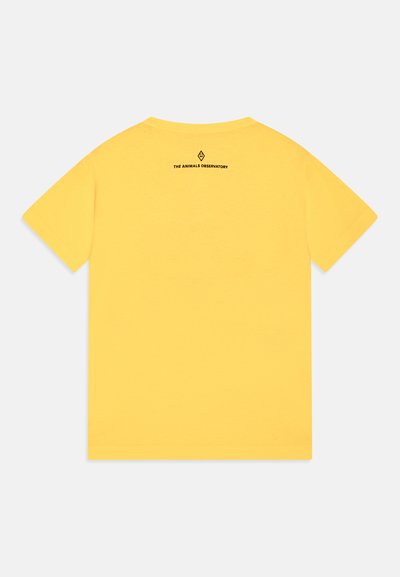 Gul t-skjorte i bomull med korte ermer. Har svart tekst "THE ANIMALS OBSERVATORY" over en liten logo på øvre rygg.