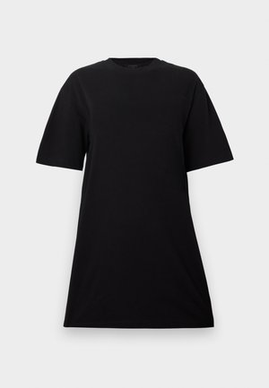 Must lühikeste varrukatega T-särgi kleit, millel on ümarsärk ja mugav lõige, esitletud helehalli tausta ees.