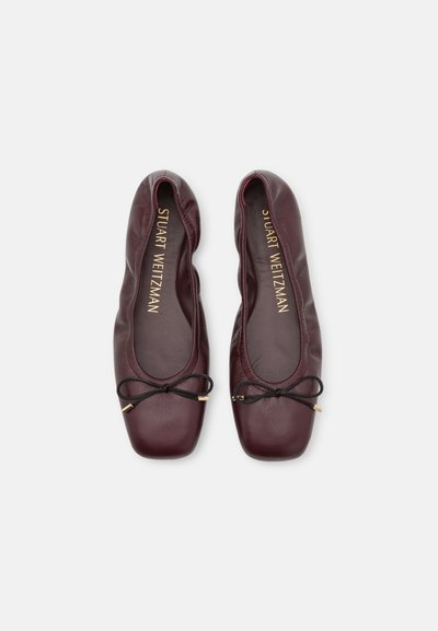 Stuart Weitzman BARDOT BOW FLAT - Balerina cipők - cabernet