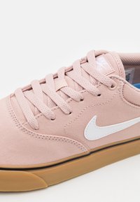 Nike SB SB CHRON 2 CANVAS - Sapatilhas - pink oxford/white/light brown/black