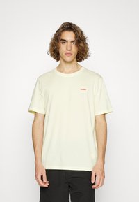 HUGO DERO - T-shirt básica - light/pastel yellow