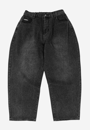 Μαύρο τζιν ψηλόμεσο με στενή γραμμή, μπροστινές και πίσω τσέπες, κούμπωμα με κουμπί και λογότυπο "WASTED" στην μικρή μπροστινή τσέπη.