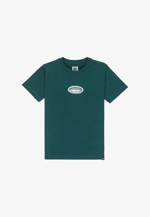 Ciemnozielona bawełniana koszulka z krótkim rękawem, okrągłym dekoltem i centralnym białym logo graficznym. Gładka tekstura, standardowy krój.