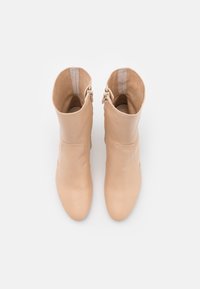Jonak Kotníkové boty - beige