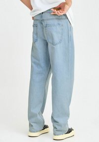 Solid SDTOMMY - Sirgete säärtega teksad - light blue denim