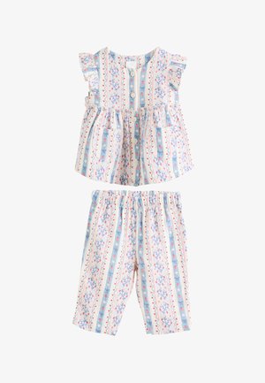 Ensemble deux pièces pour filles avec haut sans manches boutonné et pantalon à taille élastique, avec des motifs floraux et coeurs verticaux en bleu, rose et blanc.