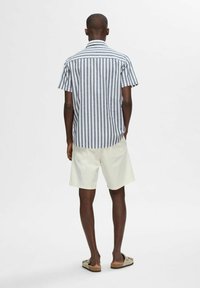 Selected Homme KURZÄRMELIG - Overhemd - sky captain