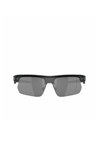 Gafas de sol con montura negra, lentes rectangulares con un tinte oscuro y detalles texturizados en las patillas. Diseño ligero para uso deportivo.