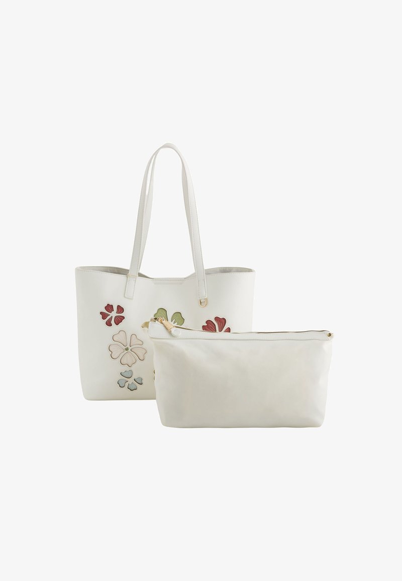 Hvid skuldertaske med blomsterbroderi i rød, grøn og blå. Inkluderer en mindre hvid pung med en gylden lynlås. Glat tekstur, ingen mønstre.