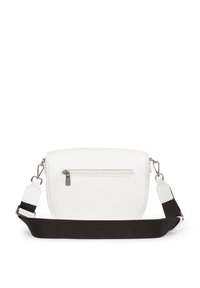 Borsa a tracolla in pelle bianca, forma rettangolare con una tasca frontale con zip. Caratterizzata da una tracolla nera staccabile con dettagli in metallo argentato.