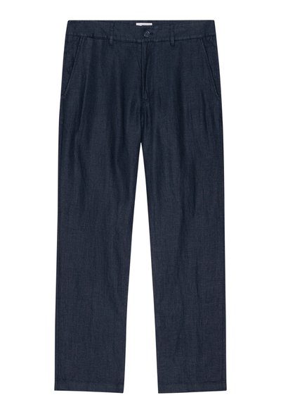 Proste spodnie w ciemnym granatowym kolorze z przednimi kieszeniami, szlufkami na pasek i zapinane na guzik w pasie.