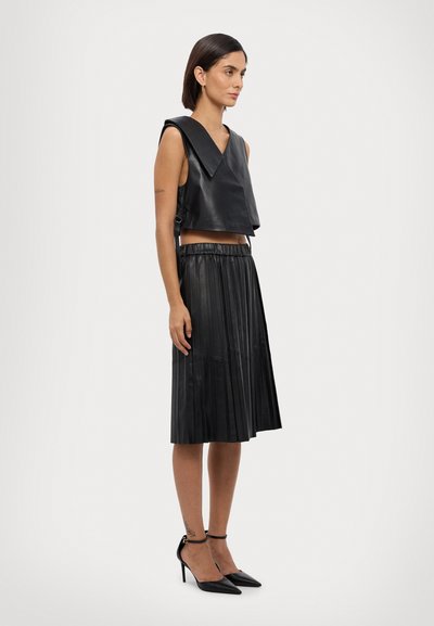 STUDIO ID Vest - nappa black