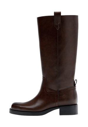 - Kowbojki i obuwie motocyklowe