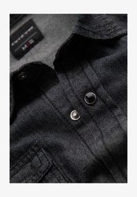 Sélectionné, black